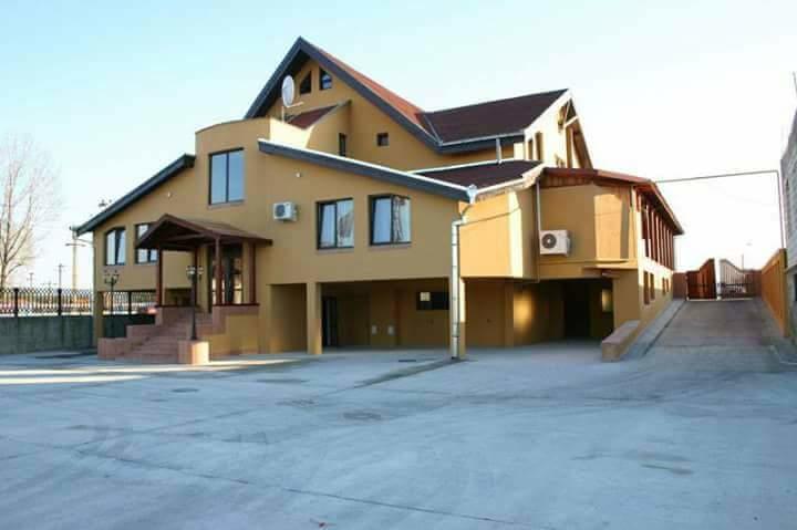Motel Restaurant Lowe Дева Екстер'єр фото